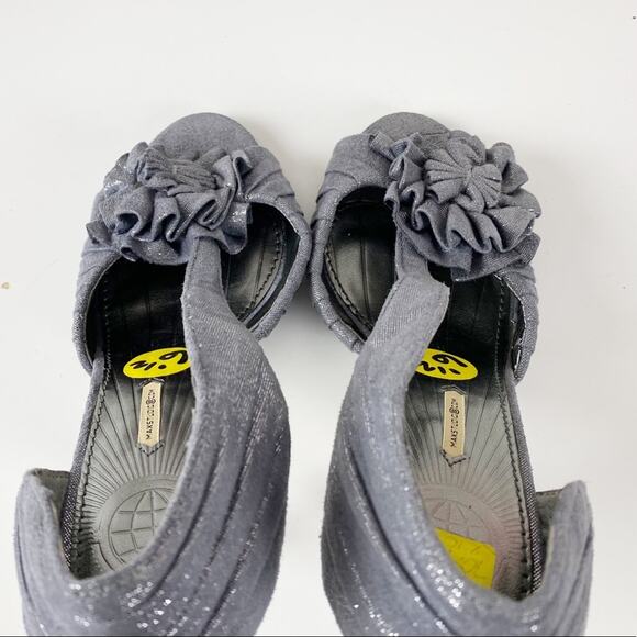 Max Studio Silver Fabric Peep Toe Heels with Flower detail in Size 6 1/2M - Picture 8 of 15